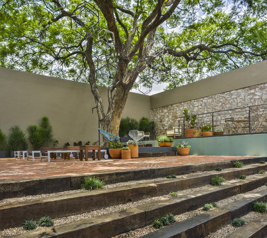 Hotel Criol Querétaro Extérieur photo The courtyard of the house