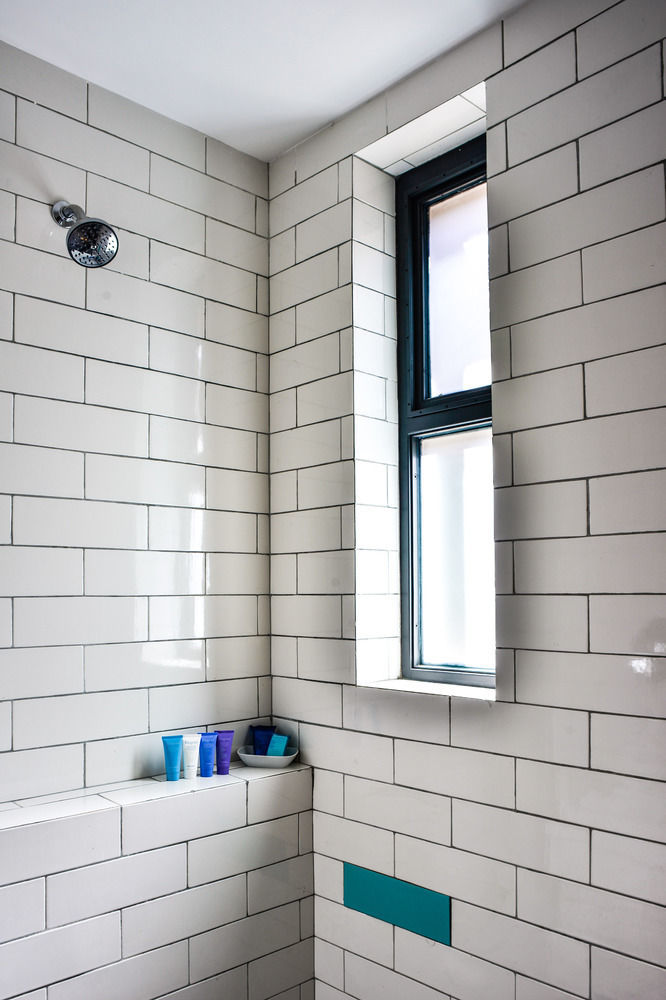 Hotel Criol Querétaro Extérieur photo Subway tiles in a shower